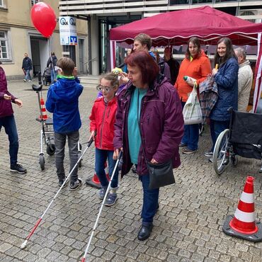 Beim Aktionstag für die Rechte von Menschen mit Behinderung am 5. Mai 2024 auf dem Unteren Markt in Würzburg.